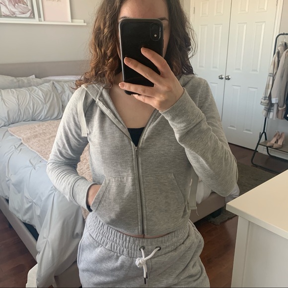 Garage Tops - 3/$20 💗 Grey Zip Up Sweater